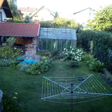 Mieszkanie Na Zielonej Tanie I Wygodne Alloggio in famiglia *