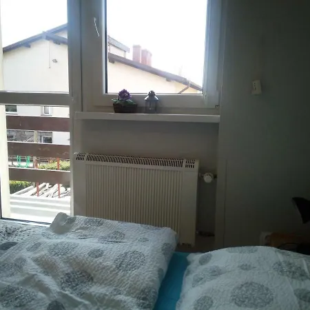Mieszkanie Na Zielonej Tanie I Wygodne Alloggio in famiglia *